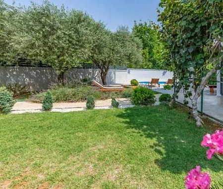 Leggiero Villa *