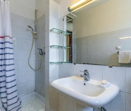 Leggiero Villa *